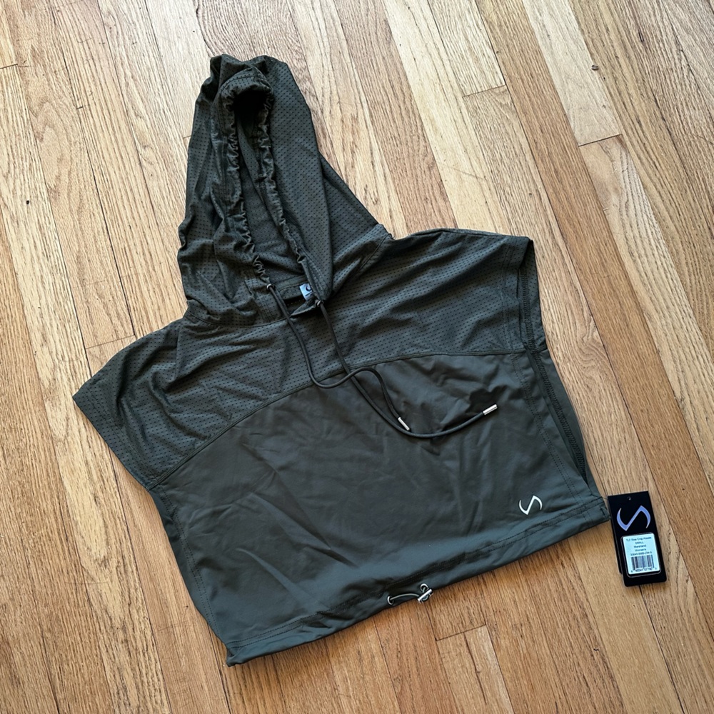 TLF Sleeveless hooded crop